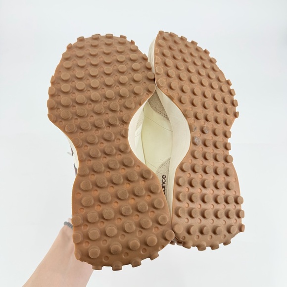 New Balance Women's 327 Lifestyle Low Top Sneakers Size 7 No Box Maroon Cream - Picture 9 of 10